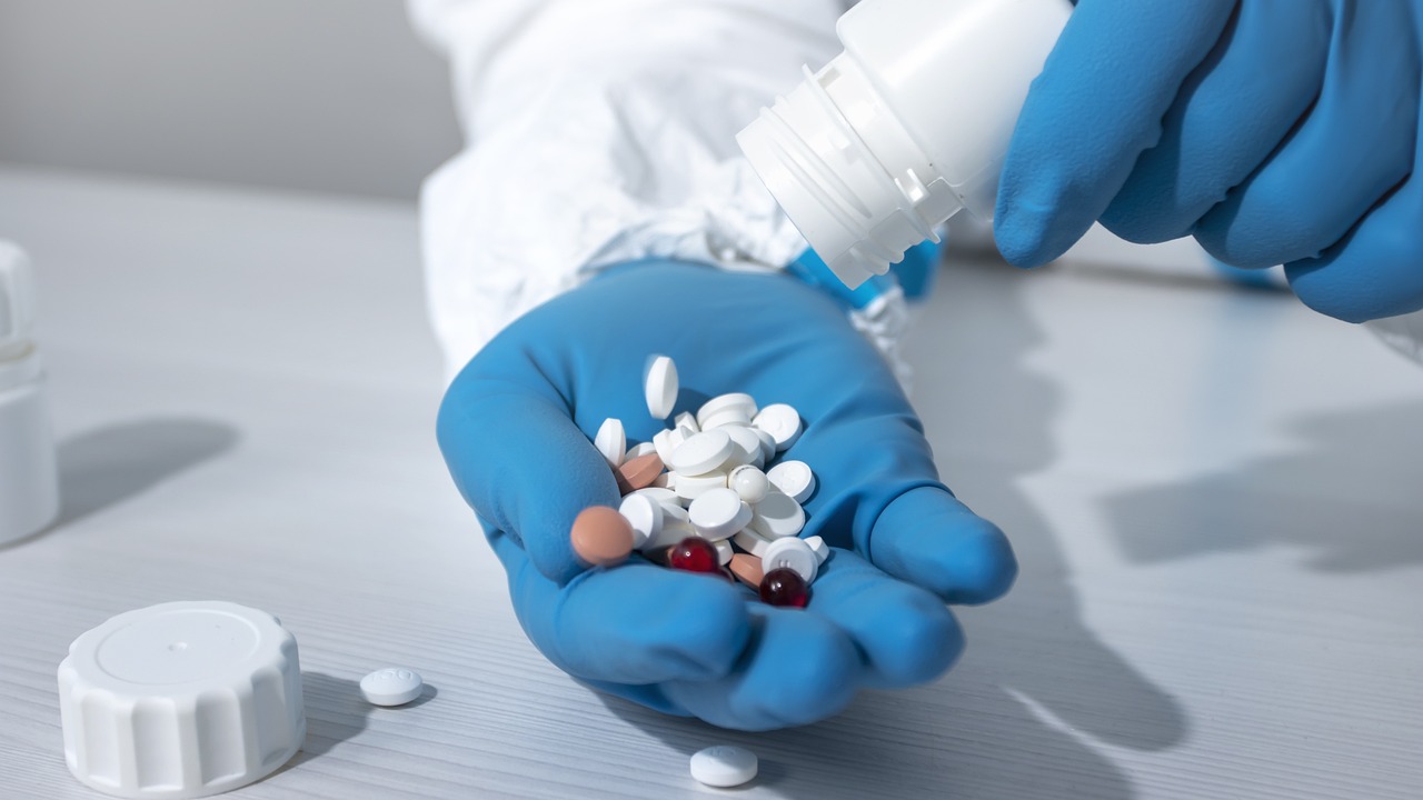 Avoid Overuse of Antibiotics (image credits: pixabay)