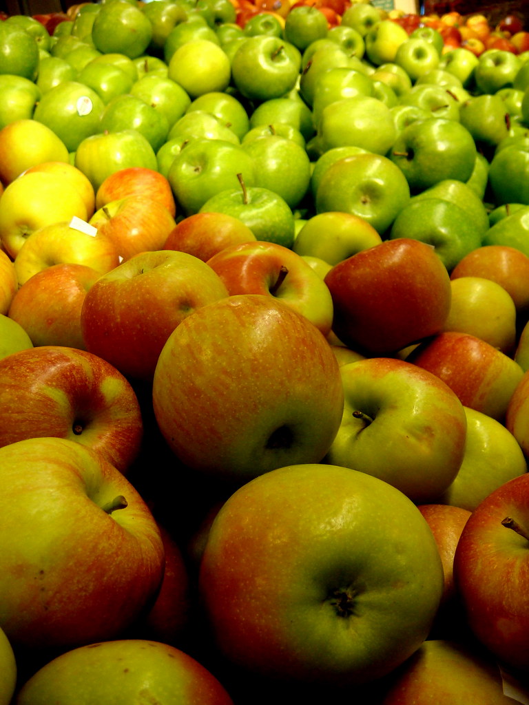 Apples with Oranges: The Bitter Truth (image credits: flickr)