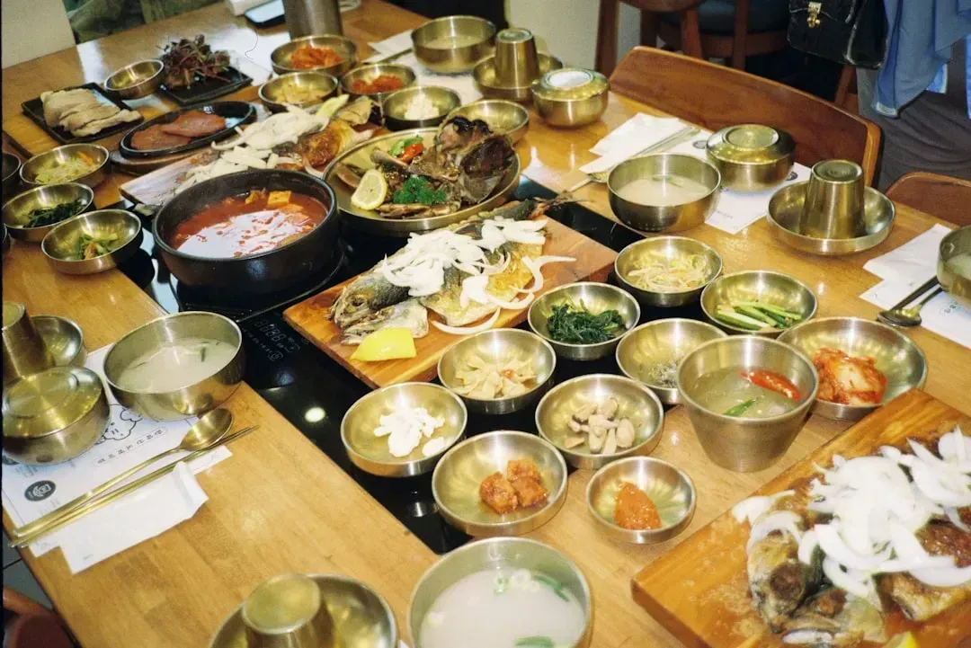 4. The Psychology of Overeating at Buffets Is Backed by Science (Image Credits: Unsplash)