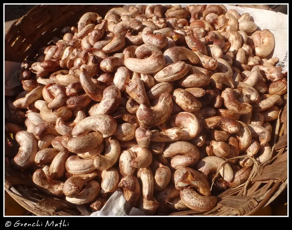 Why "Raw" Cashews at the Store Aren't Actually Raw (Goenchi Mathi, Flickr, CC BY 2.0)