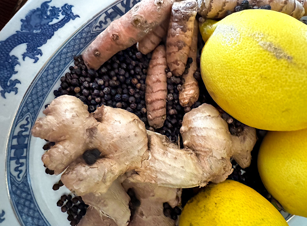 Turmeric + Black Pepper (image credits: flickr)