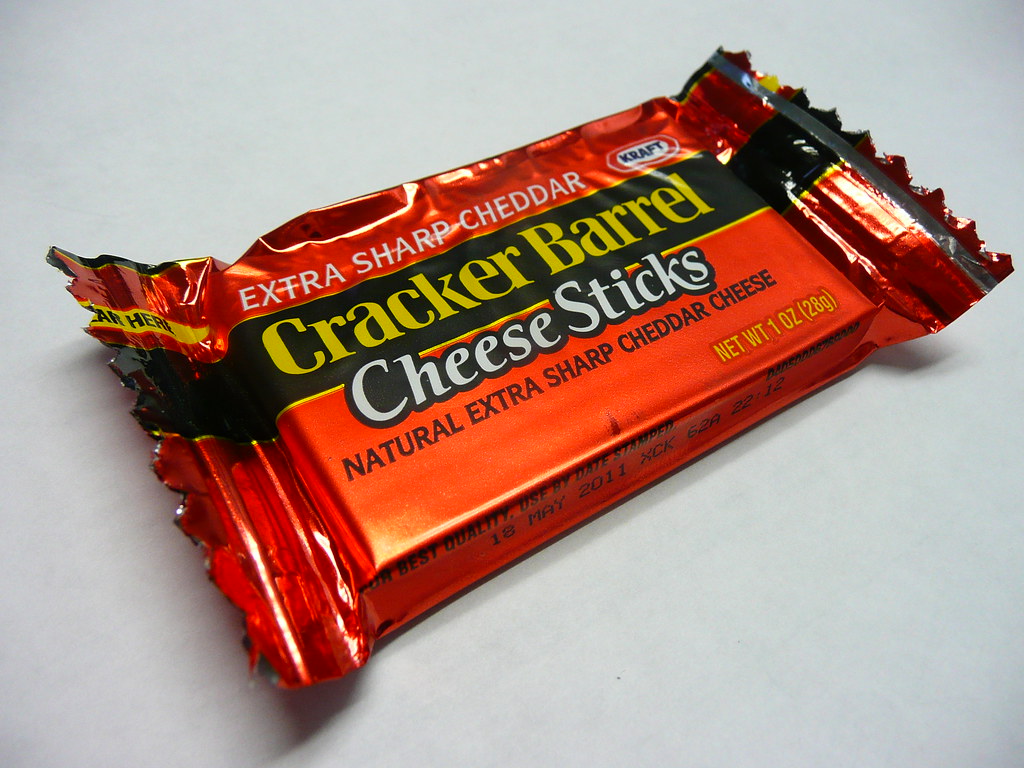 Cracker Barrel Sharp Cheddar: The Sophisticated Choice (Image Credits: Flickr)