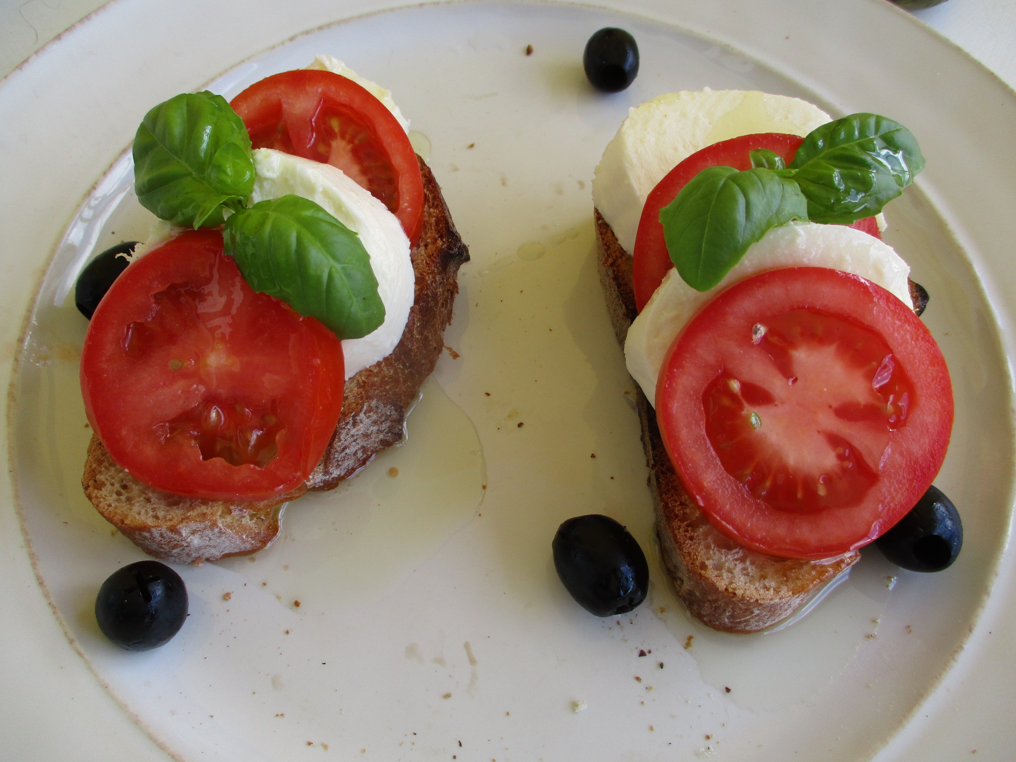 Global Variations That Would Shock Italian Grandmothers (image credits: wikimedia)