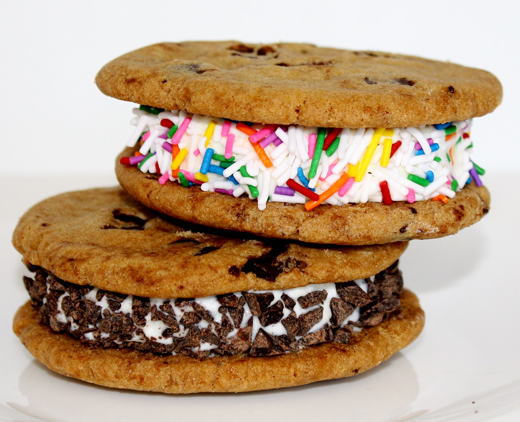 Ice Cream Sandwiches with Store-Bought Cookies (image credits: flickr)