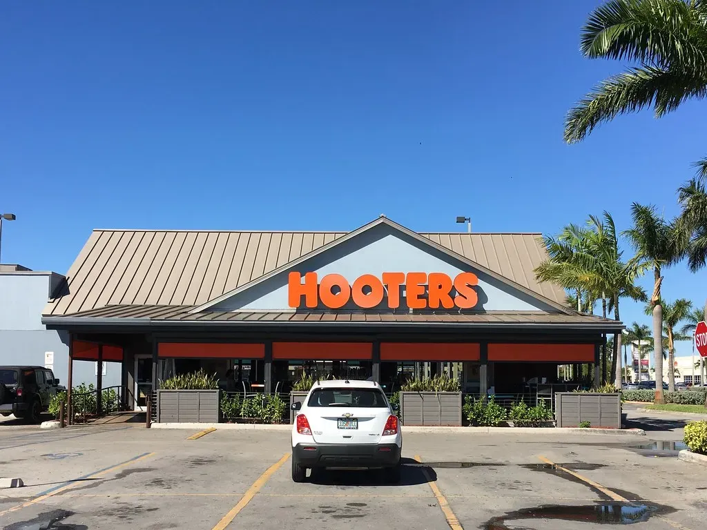 10. Hooters - A Brand That Can't Find Its Footing (Phillip Pessar, Flickr, CC BY 2.0)