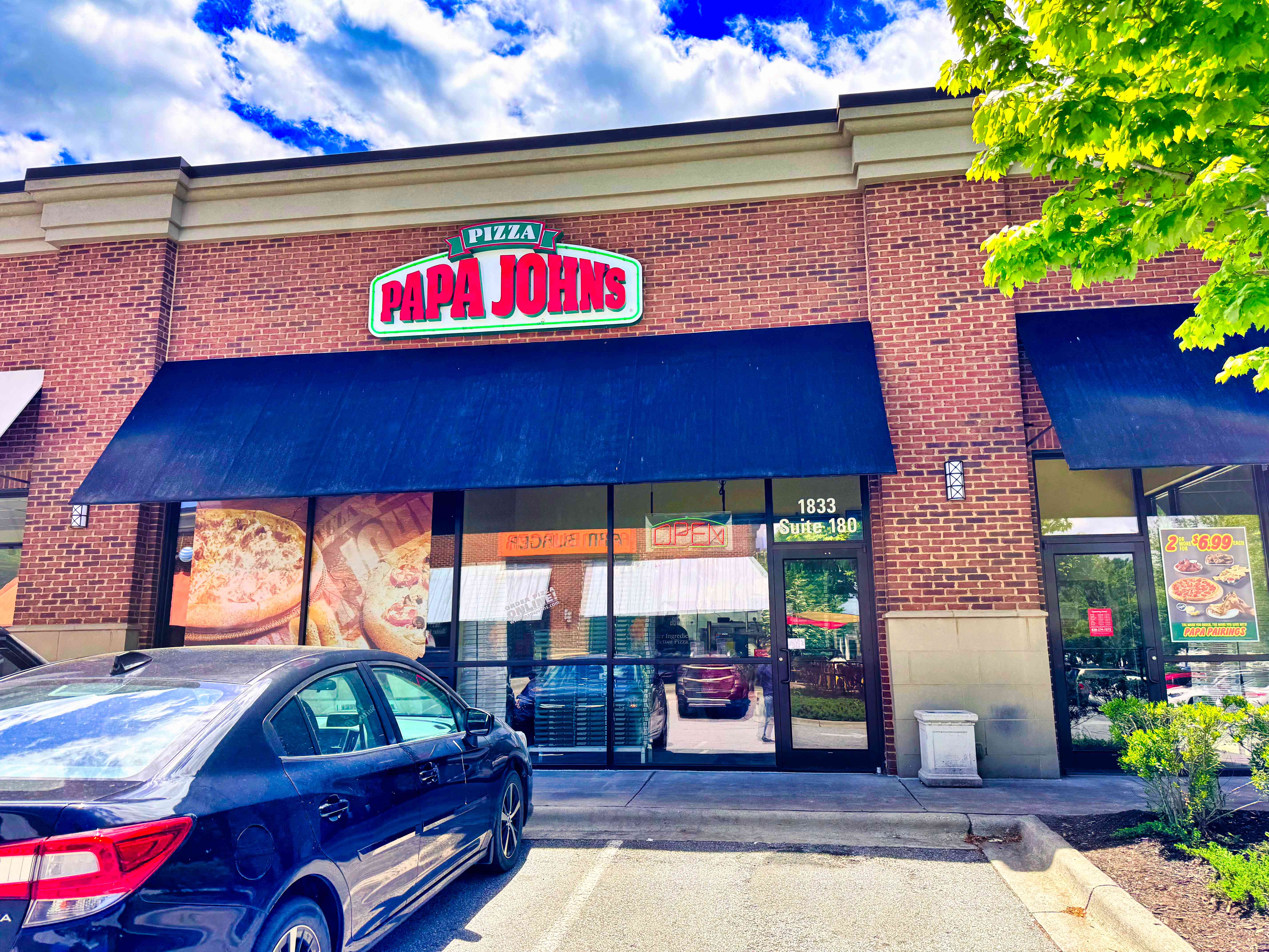 Papa John’s: Losing Ground in the Pizza Wars (image credits: wikimedia)