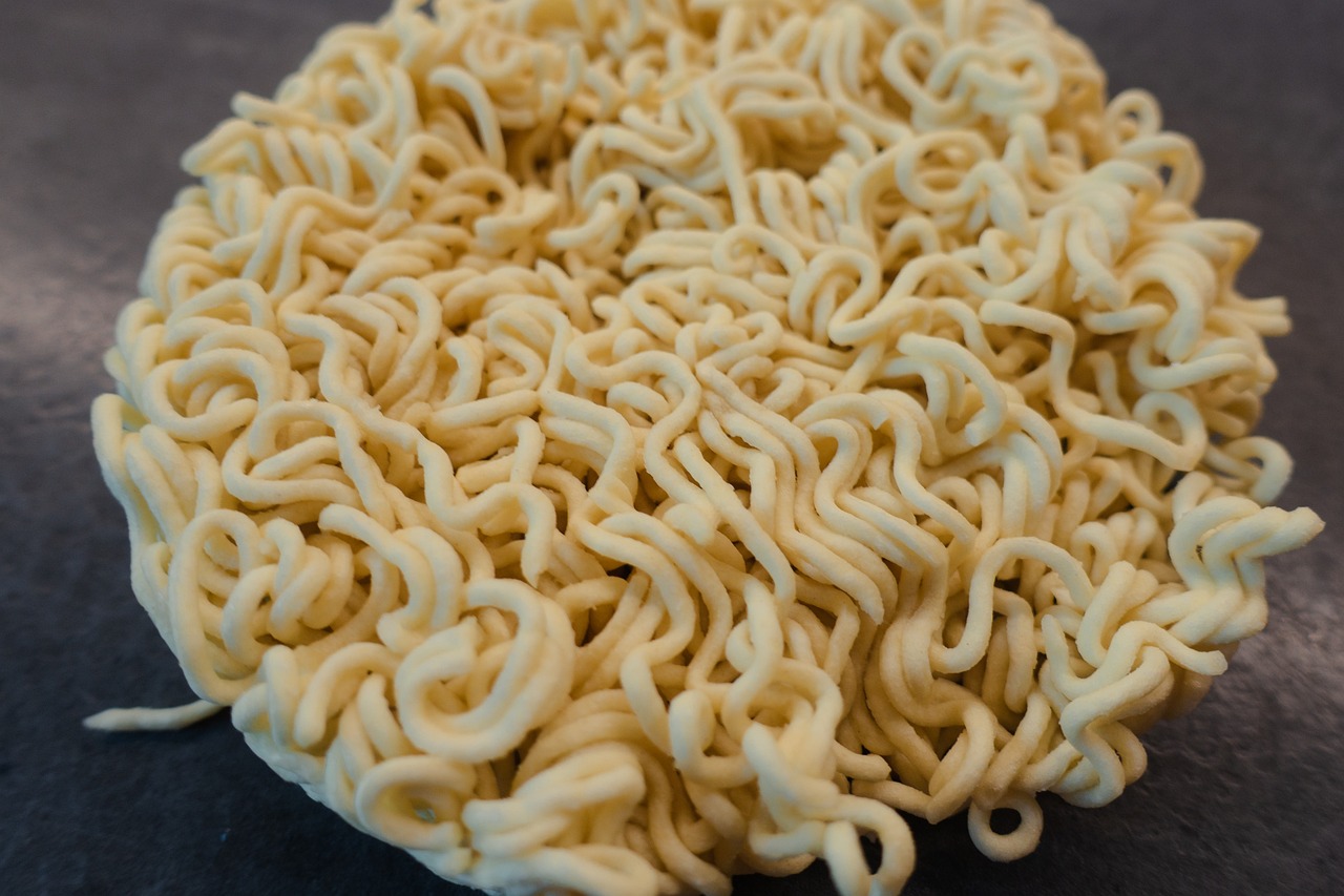 Instant Noodles: A Quick Fix with Hidden Costs (image credits: pixabay)