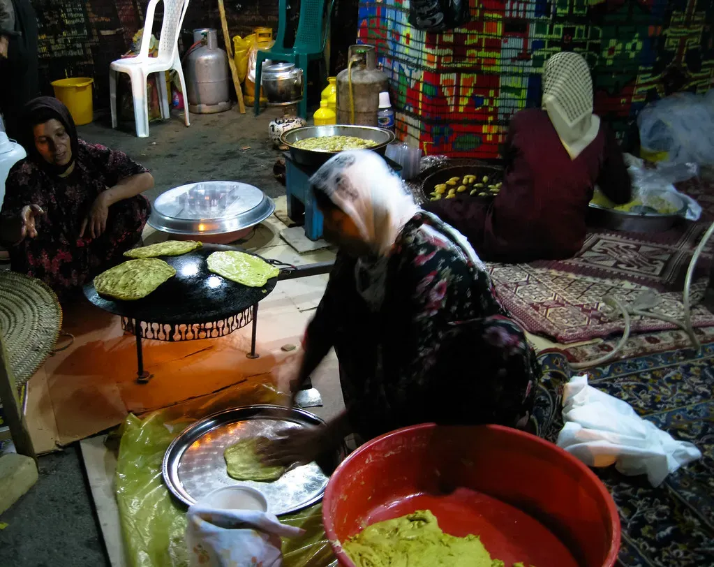 Oral Tradition Makes Recipes Vulnerable to Loss (Image Credits: Flickr)