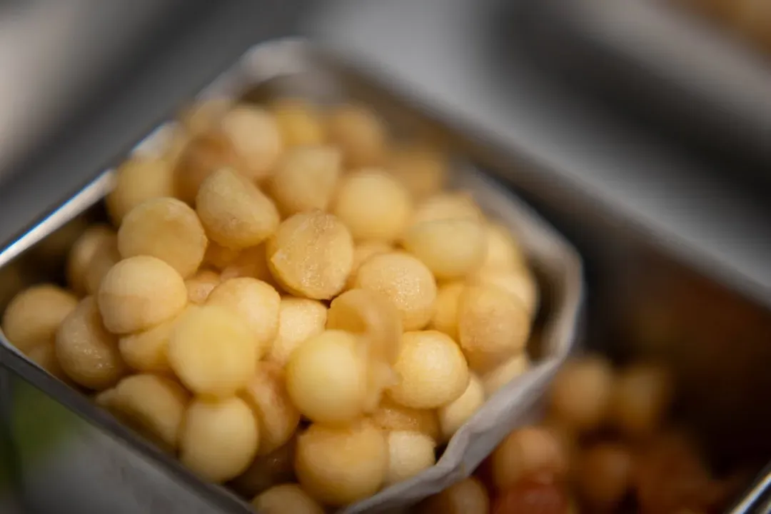 2. Canned Chickpeas (Image Credits: Unsplash)