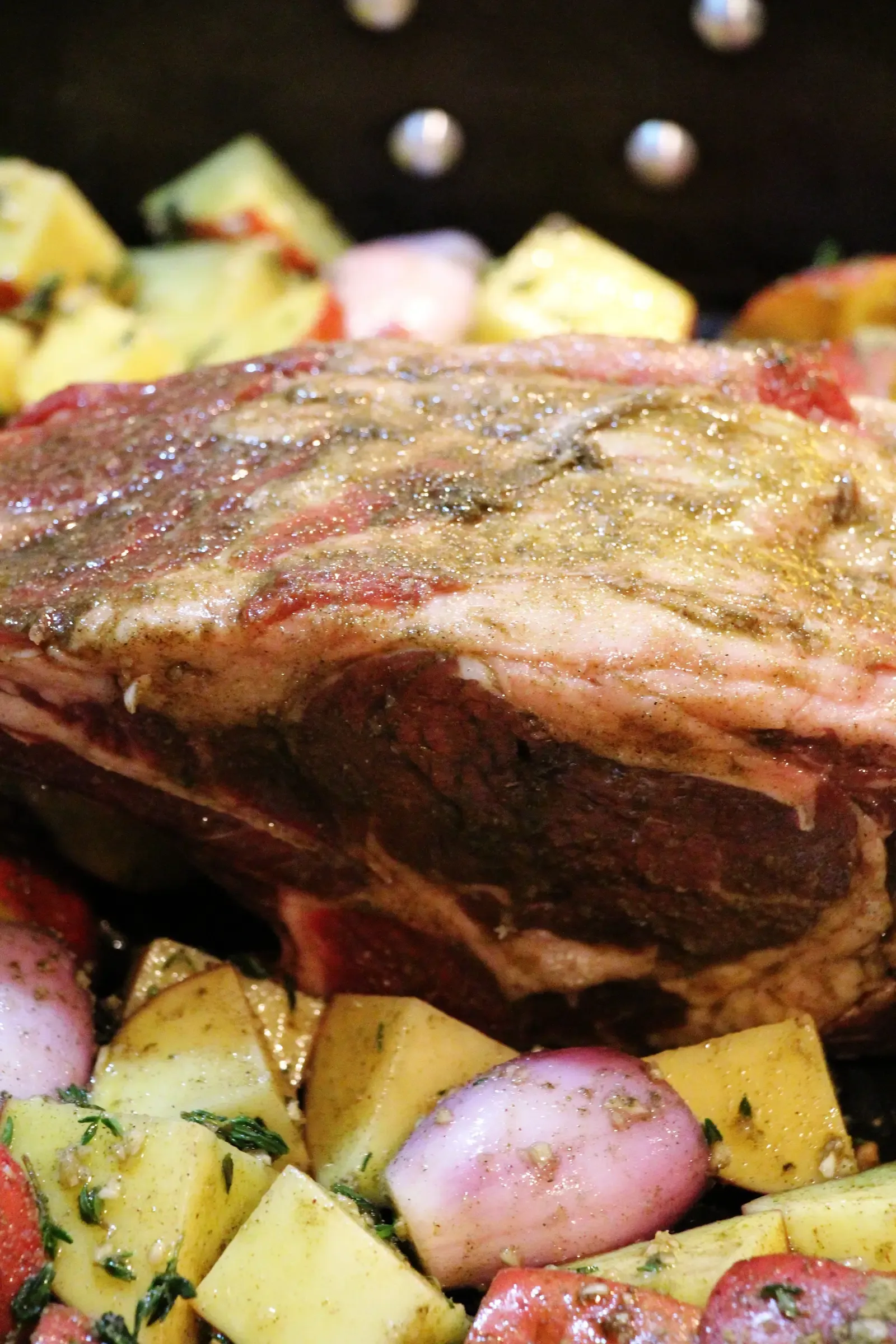 Bone-In Cuts: Where Flavor Lives (Image Credits: Wikimedia)