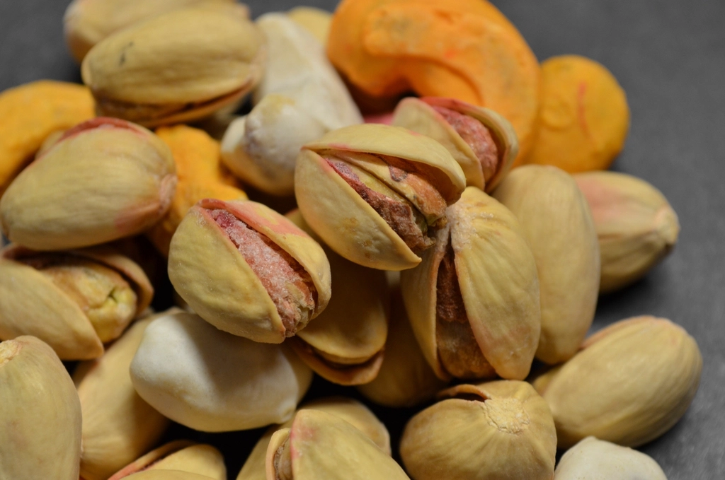 Pistachios & Almonds (image credits: rawpixel)