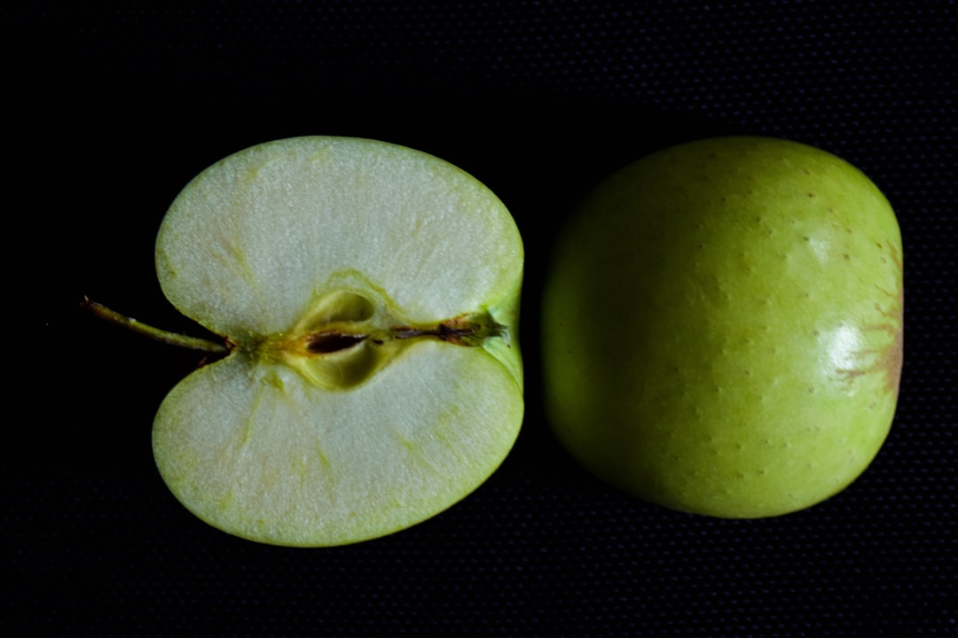 Apples: The Fiber-Rich Detoxifiers (image credits: unsplash)