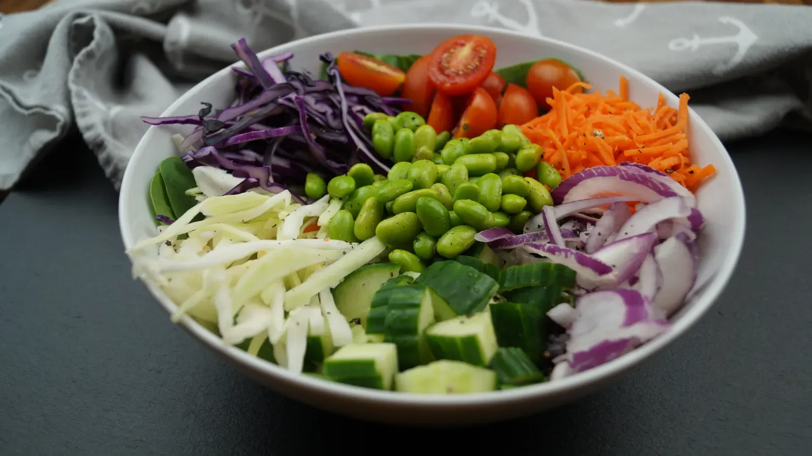 Aquarius (January 20 – February 18): A Trend-Forward Plant-Based Bowl (Image Credits: Wikimedia)