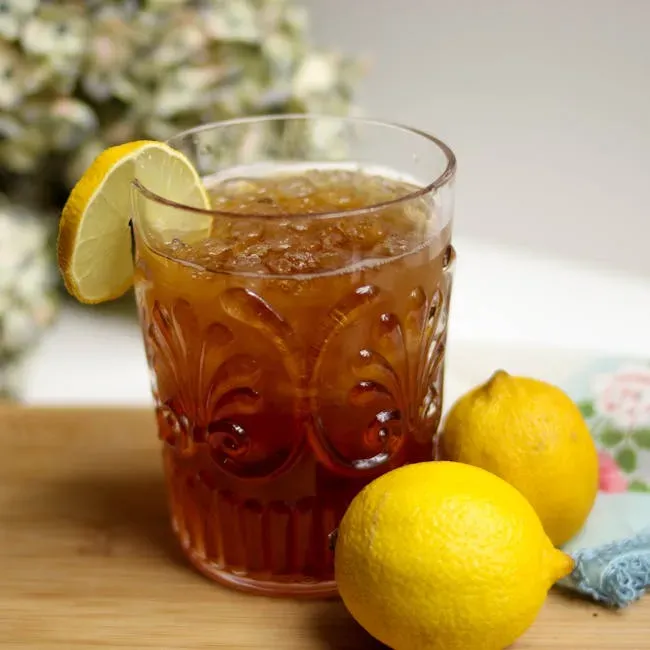 The Long Island Iced Tea: A Signal Servers Read Quickly (Image Credits: Pexels)