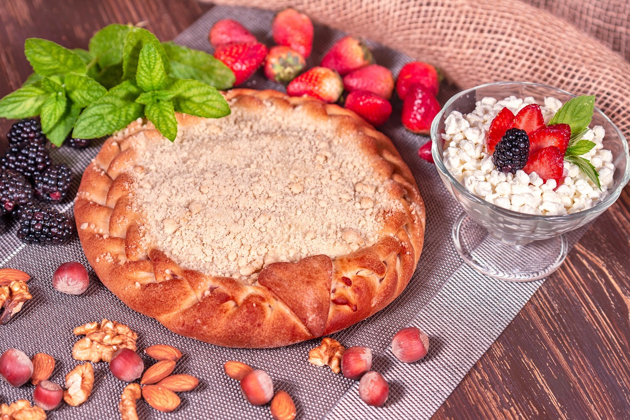 Cottage Cheese with Fresh Fruit: The Comeback Kid of Dairy Snacks (image credits: pixabay)