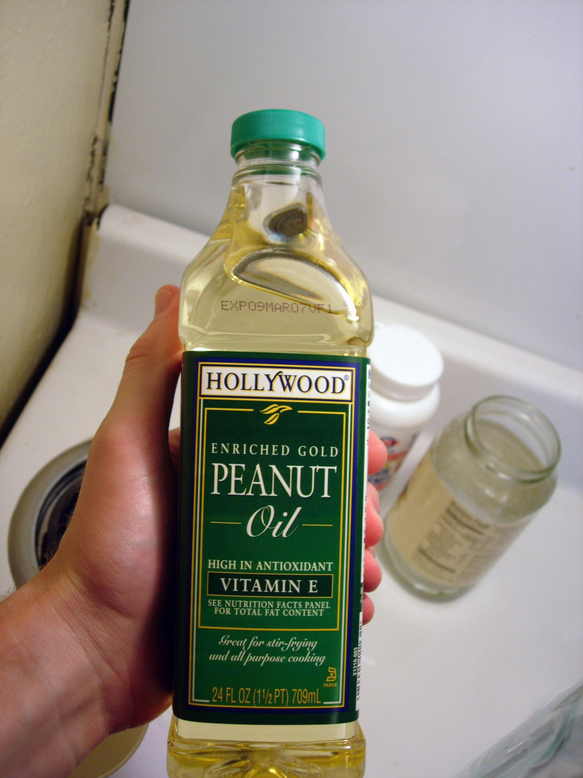 Peanut Oil (image credits: wikimedia)