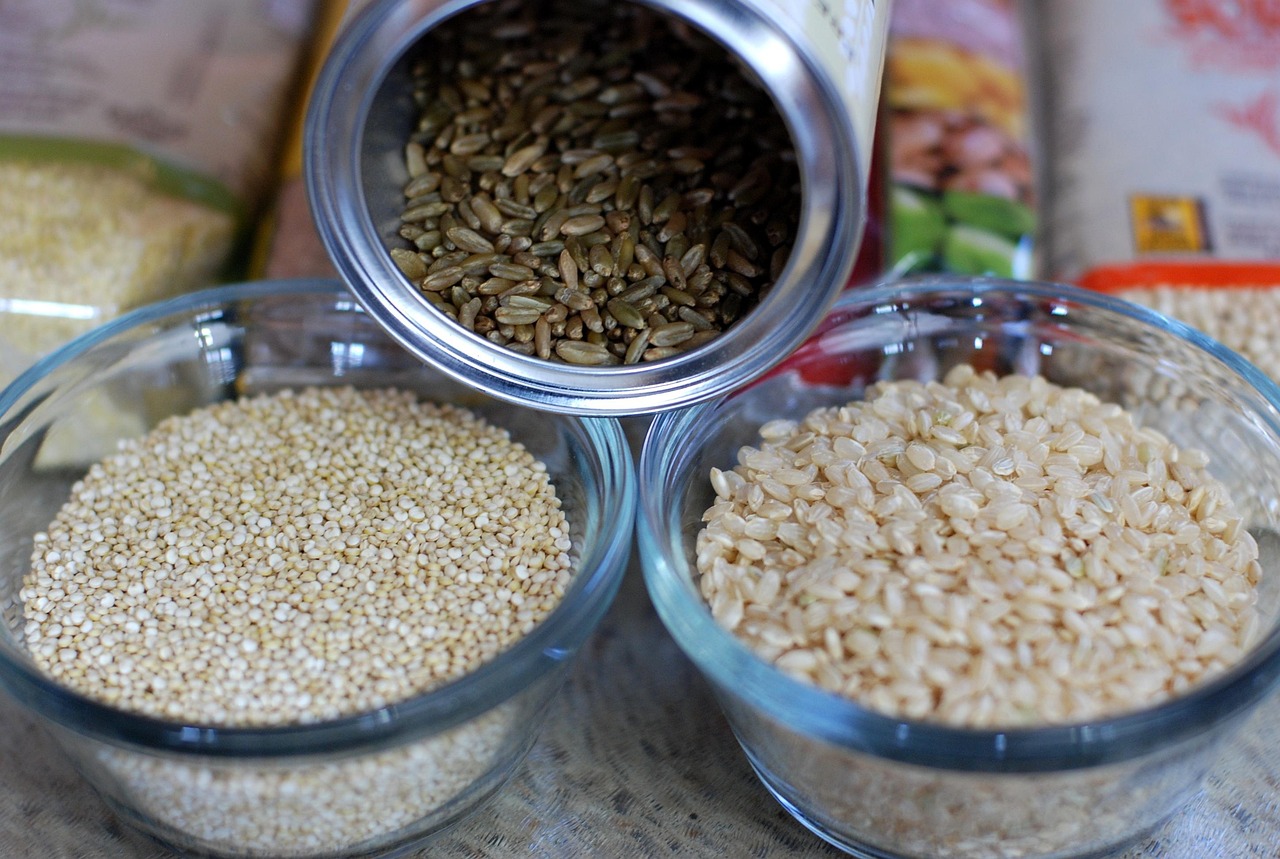 Quinoa vs. Rice (image credits: pixabay)