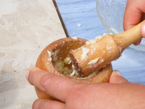 Chopping Instead of Crushing (image credits: wikimedia)