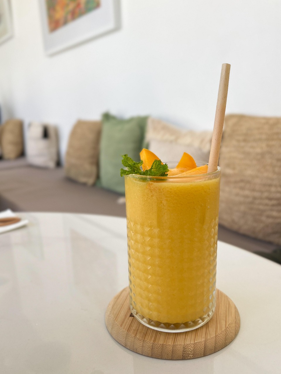 3. Tropical Delight: Mango and Pineapple Smoothie (image credits: pixabay)