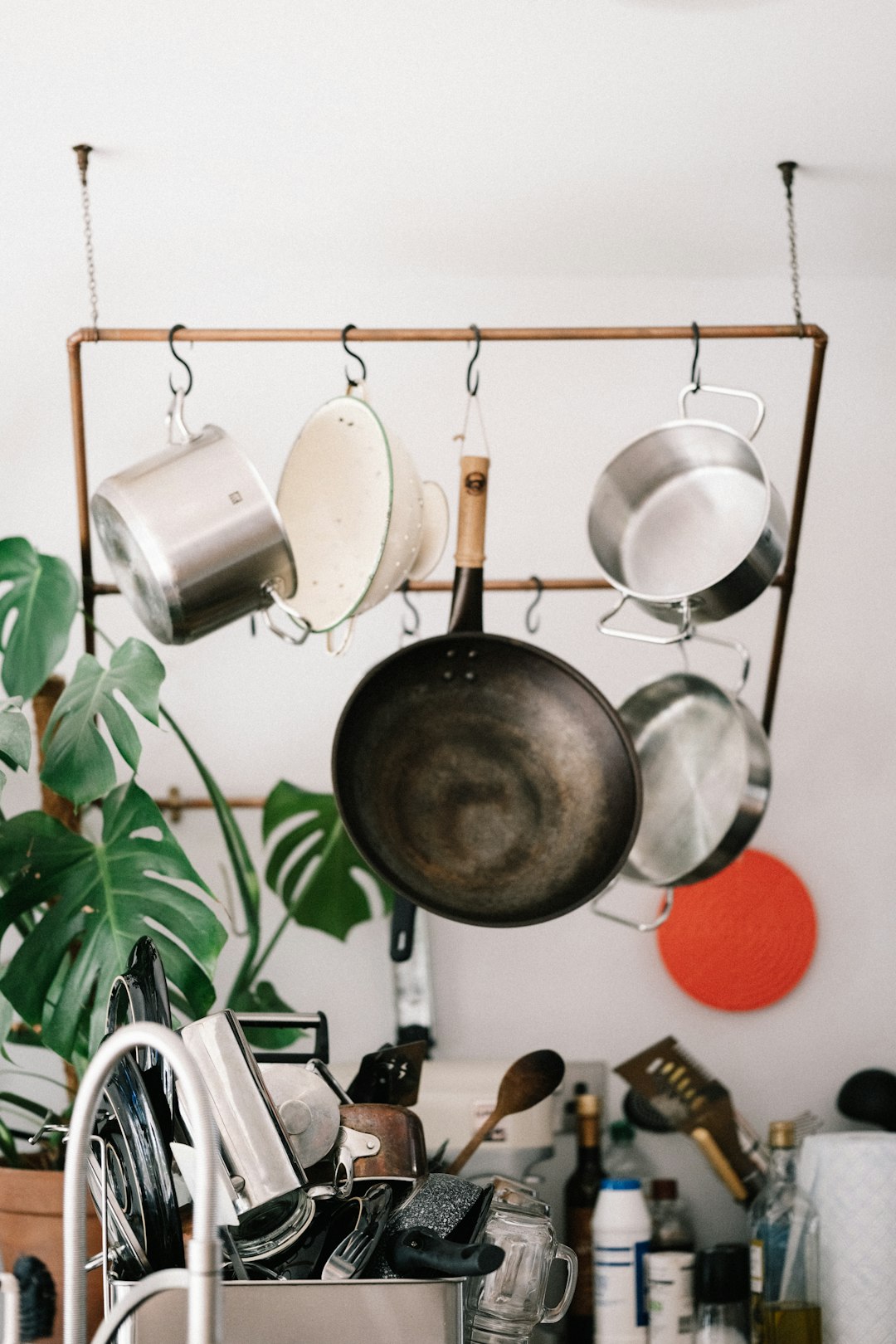 Stacking Pans Without Protection (image credits: unsplash)