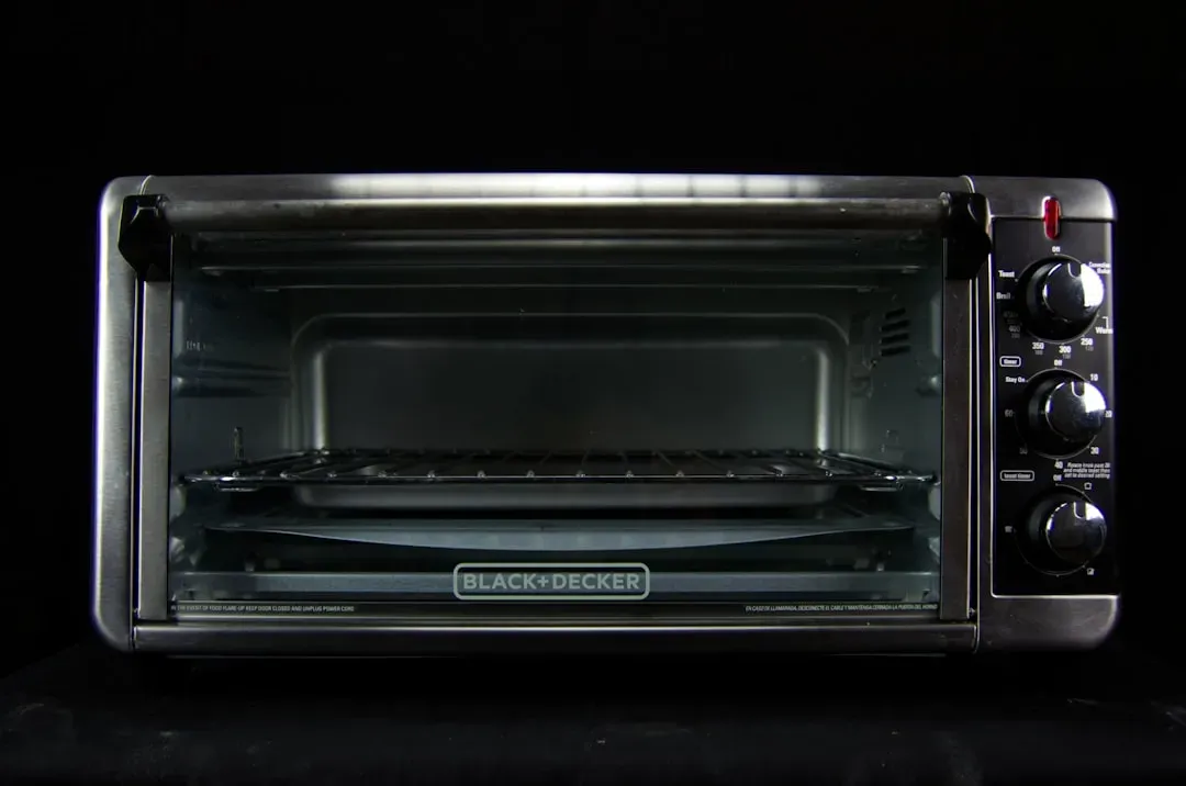 The Rise of the Microwave and the Slow Decline of Patience in the Kitchen (Image Credits: Unsplash)