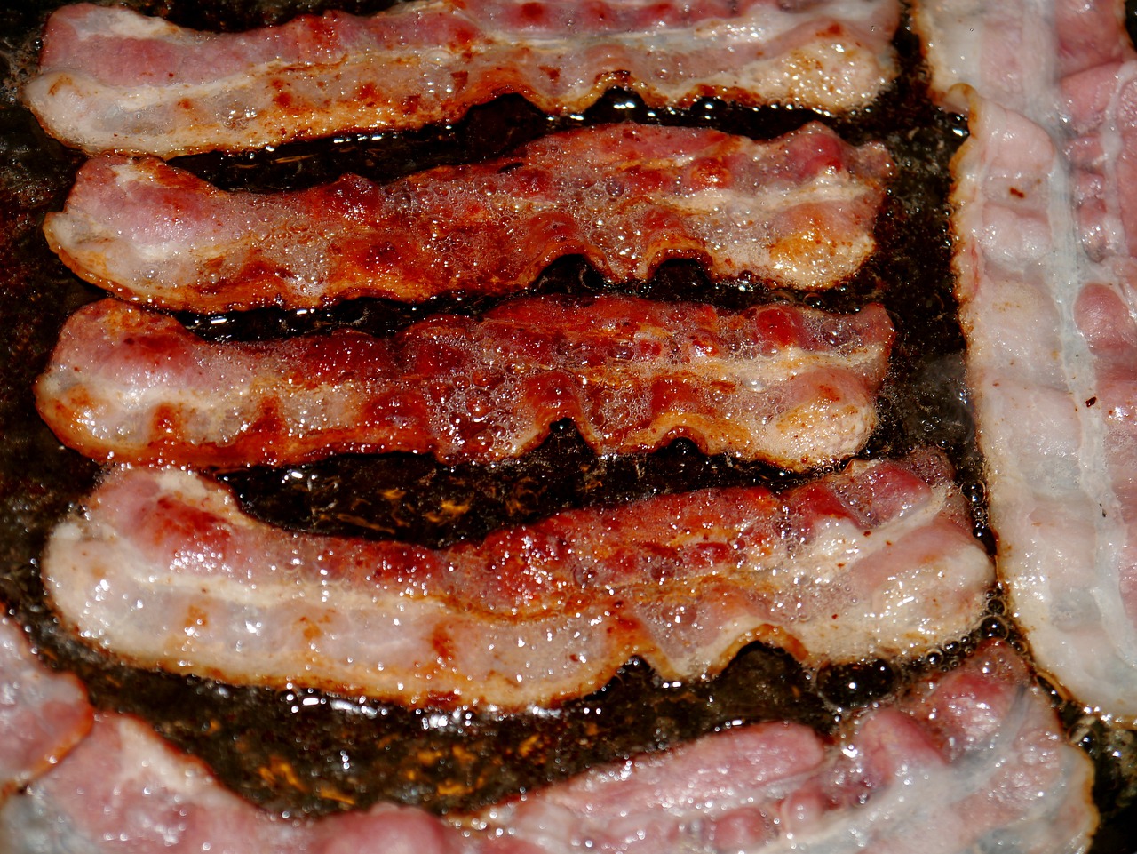 Processed Meats: A Breakfast Staple (image credits: pixabay)