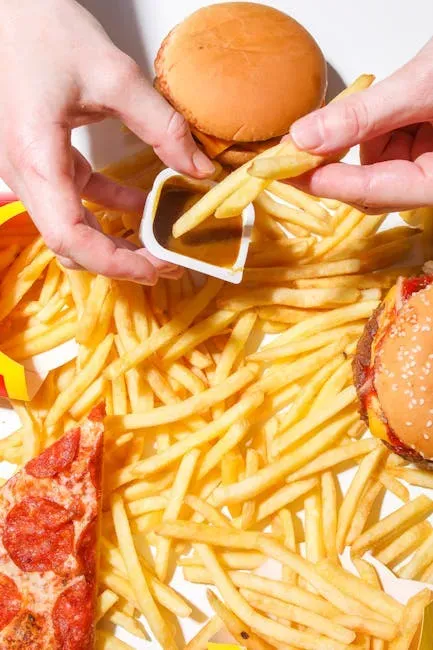 4. Fast Food Burgers and Fries: The Grease That Lingers (Image Credits: Pexels)