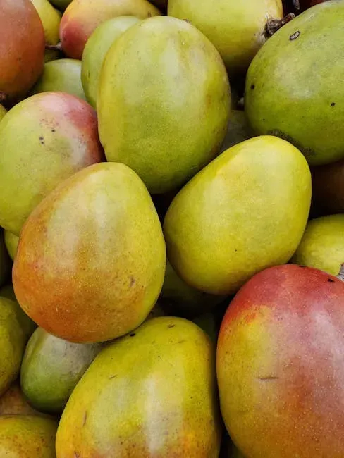 4. Mangoes: Thick Skin, Thin Justification for Going Organic (Image Credits: Pexels)
