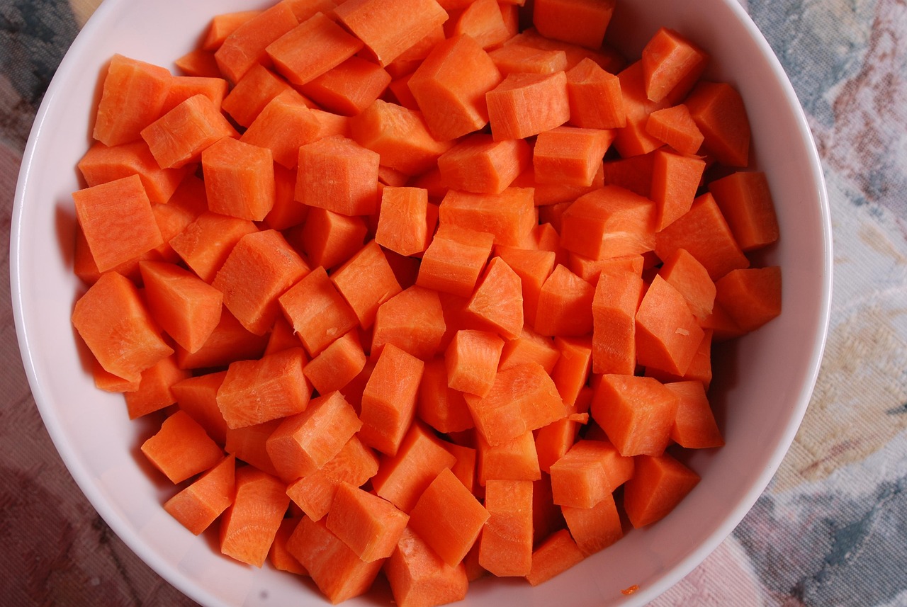 7. Carrots: Soluble Fiber and Antioxidants for Cholesterol Control (image credits: pixabay)