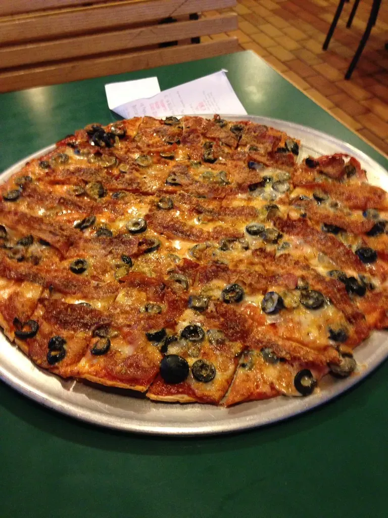 Missouri: St. Louis-Style Pizza (Image Credits: Flickr)