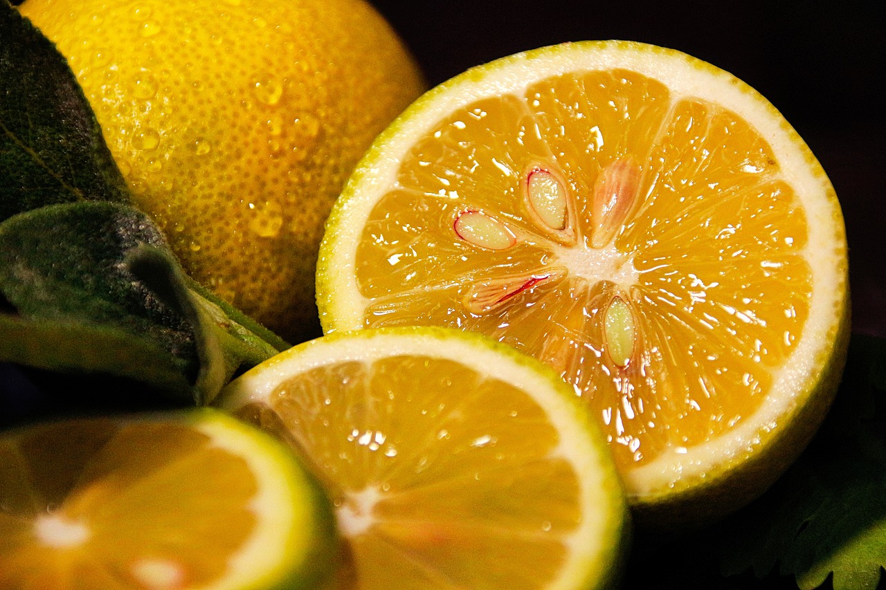 Lemons: The Zesty, Low-Calorie Flavor Enhancer (image credits: pixabay)
