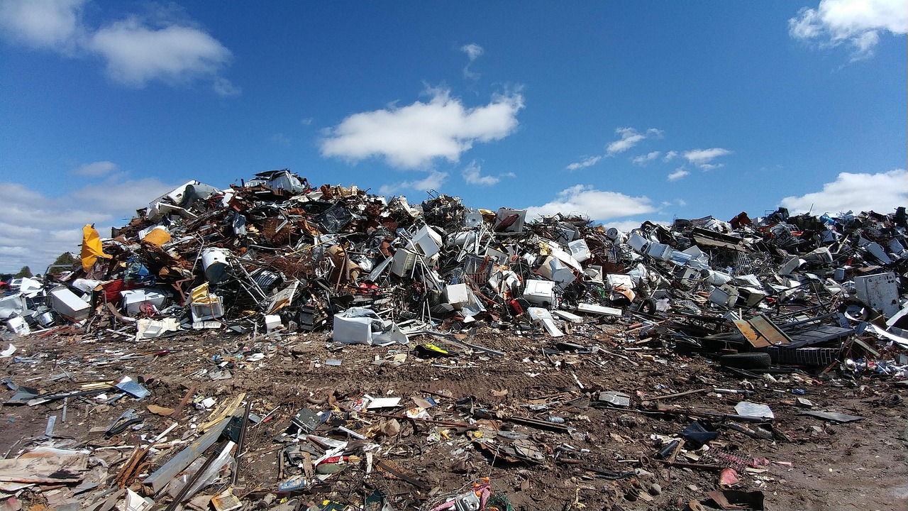 Environmental Impact of Discarded Pans (image credits: pixabay)