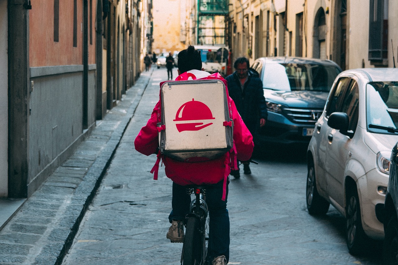 The Influence of Food Delivery Services (image credits: pixabay)