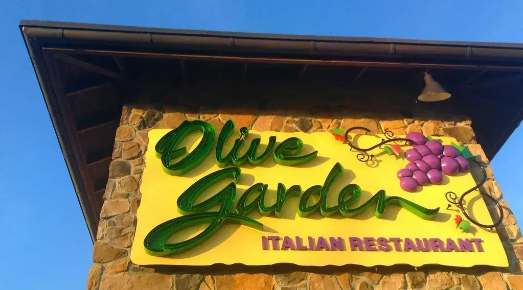 You Need to Order an Entree to Get Free Breadsticks (Image Credits: Flickr)