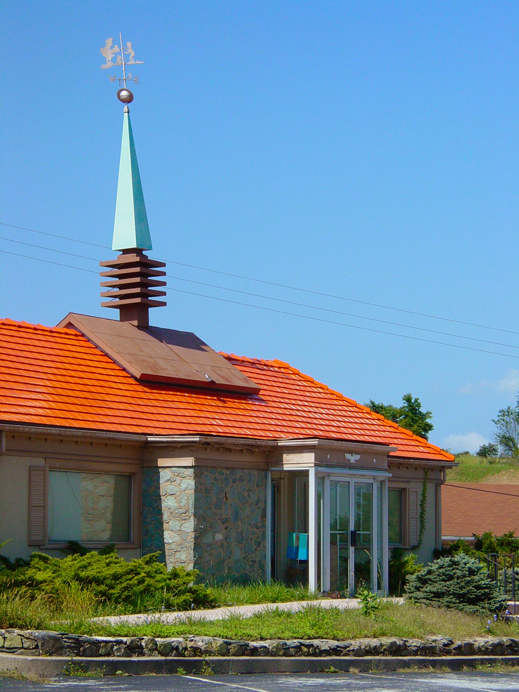 Howard Johnson's - The Orange Roof Pioneer (image credits: wikimedia)