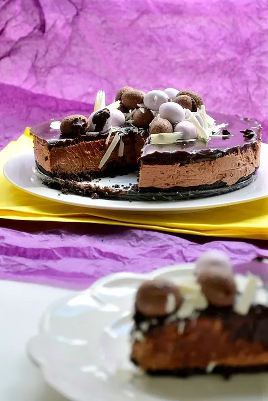 Scorpio: Dark Chocolate Ganache Torte (Image Credits: Flickr)