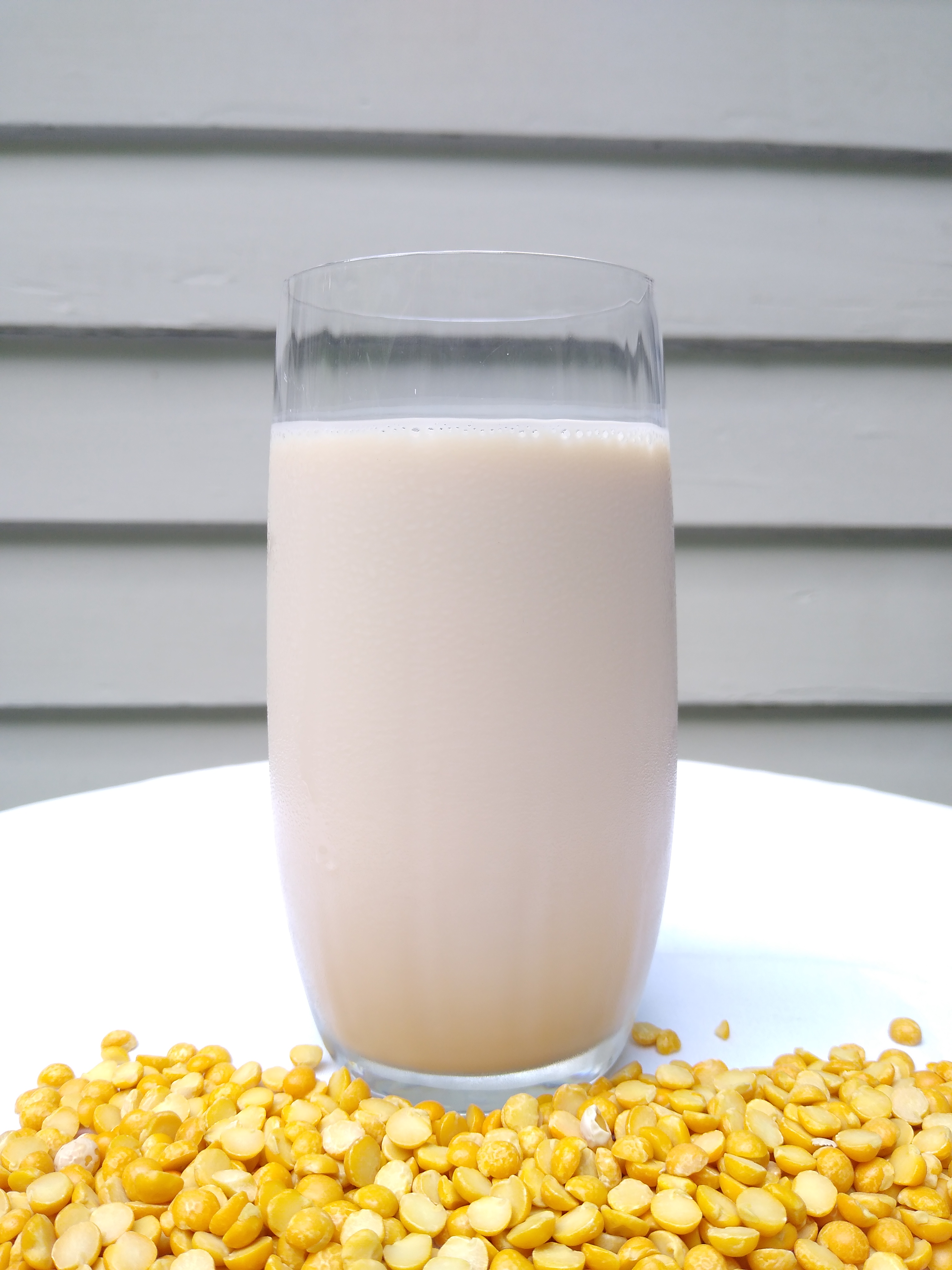 Quinoa Milk: The Complete Protein That Tastes Like Dessert (image credits: wikimedia)