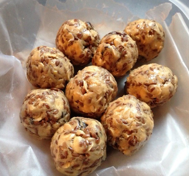 Protein-Packed Energy Balls with Excessive Calories (image credits: flickr)
