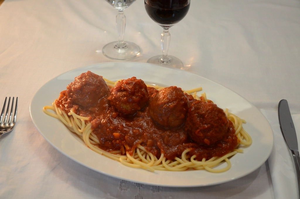Maggiano's Little Italy: Premium Ingredients Meet Family Tradition (image credits: rawpixel)