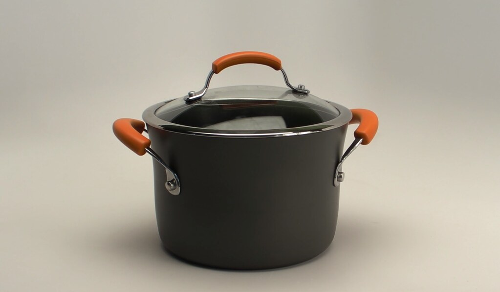 Using Nonstick Cookware at Dangerously High Temperatures (Image Credits: Flickr)