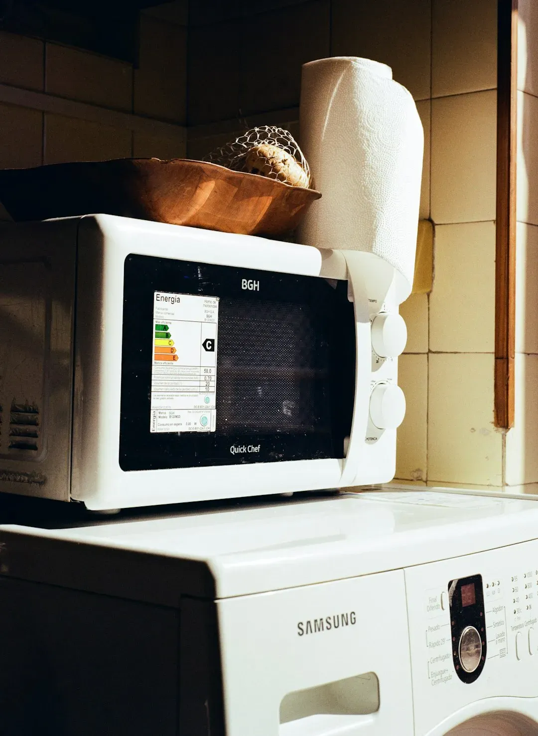 4. Over-the-Top Smart Technology: More Apps, Less Actual Cooking (Image Credits: Unsplash)