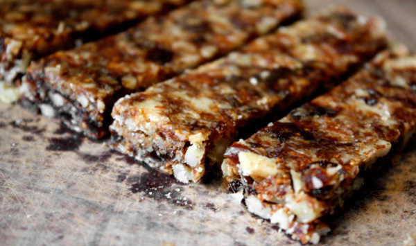 Granola Bars: Sugar Bombs in Disguise (image credits: wikimedia)