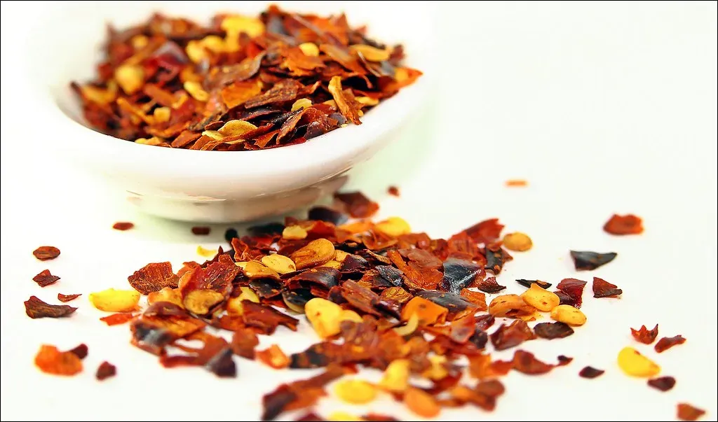 7. Dried Herbs Fade Faster Than Ground Spices (Image Credits: Flickr)