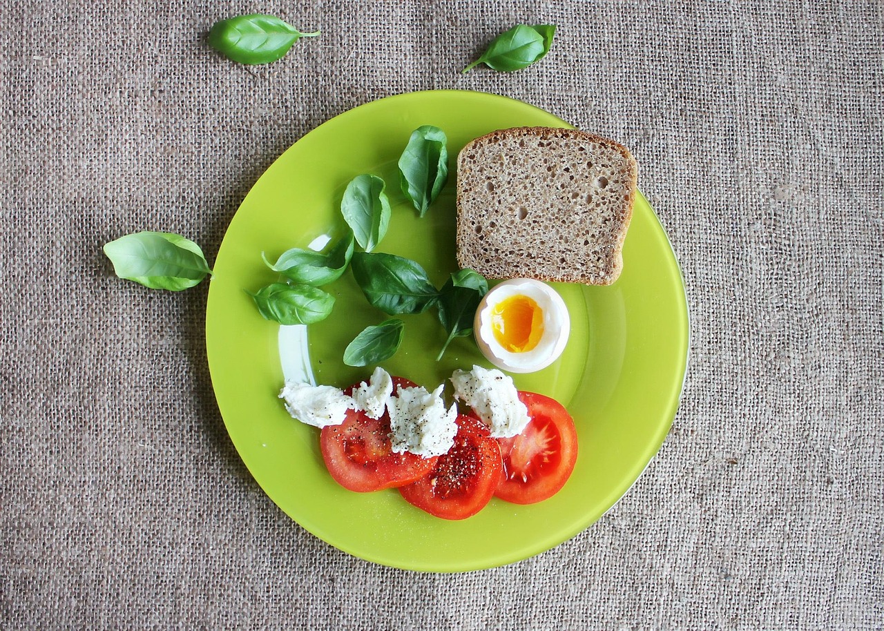 Choosing the Right Breakfast Foods (image credits: pixabay)