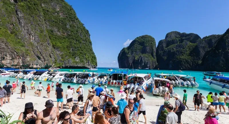 Hallstatt: When Social Media Fame Ruins Paradise (Image Credits: Wikimedia)