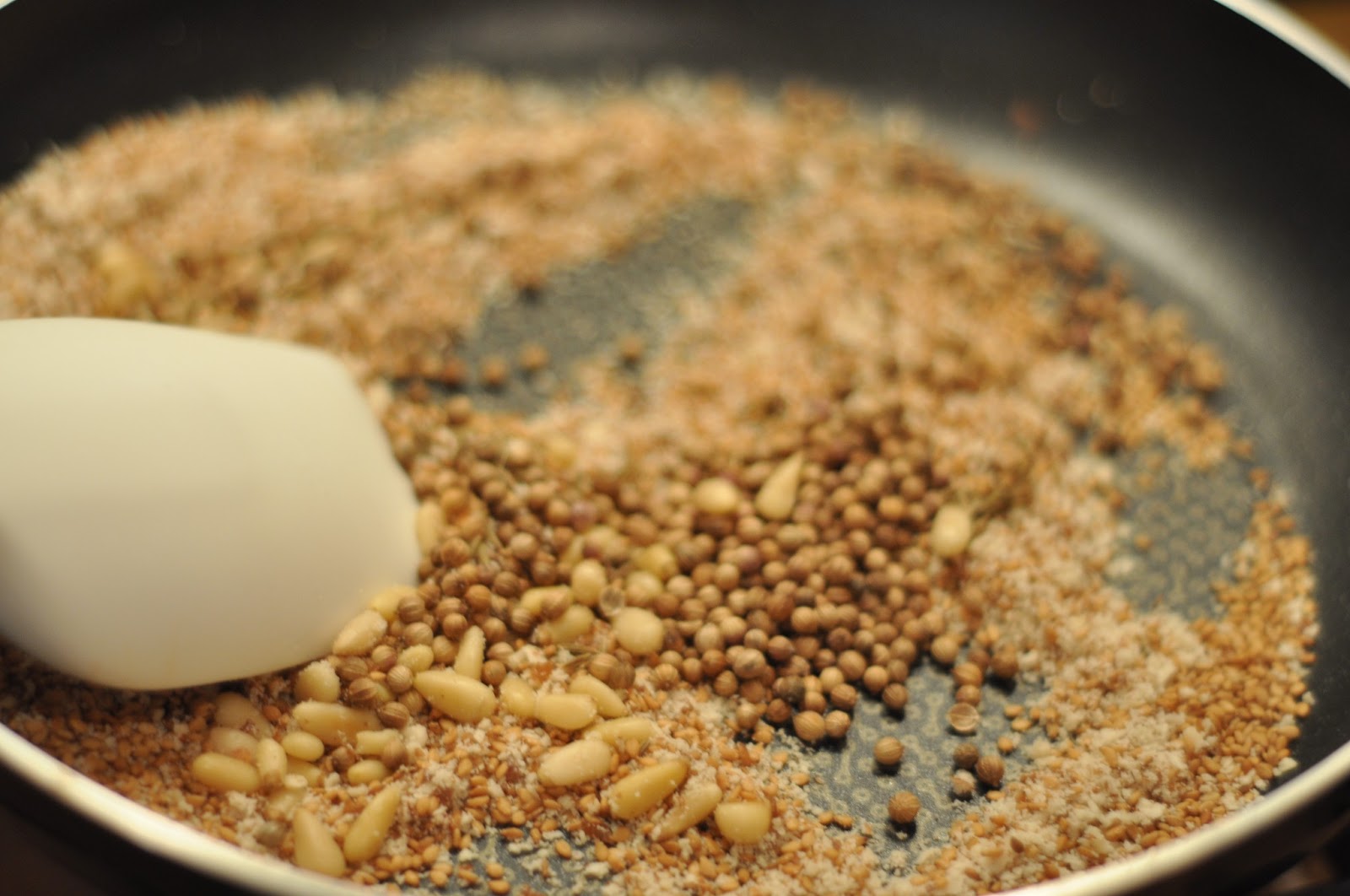 Layering Spices and Seasonings (image credits: wikimedia)