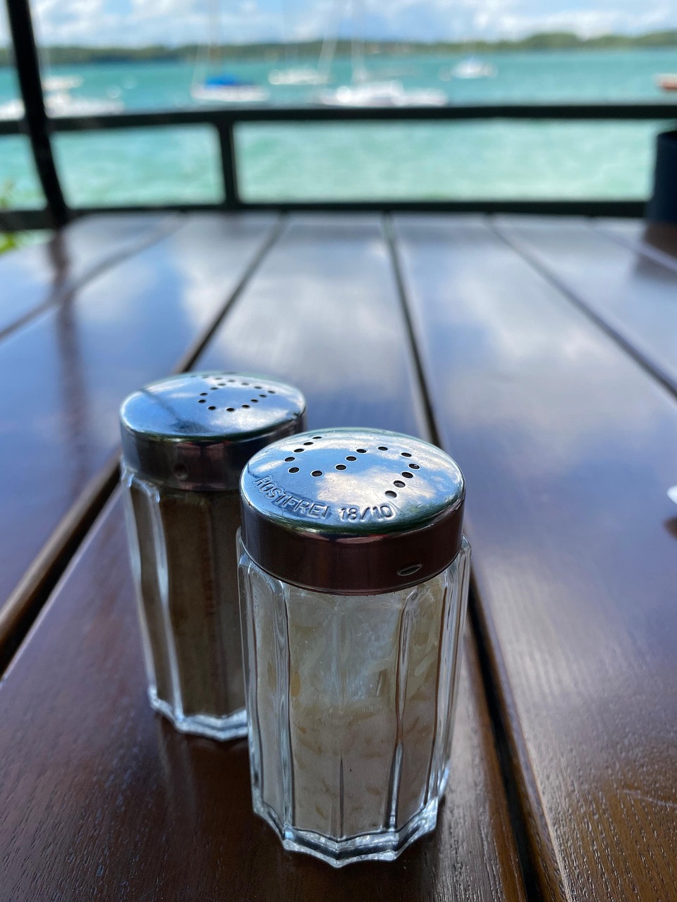 Salt and Pepper Shakers (image credits: pixabay)