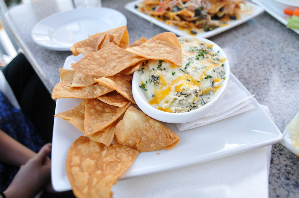 BJ's Spinach and Artichoke Dip - A 1,050-Calorie Trap (image credits: flickr)