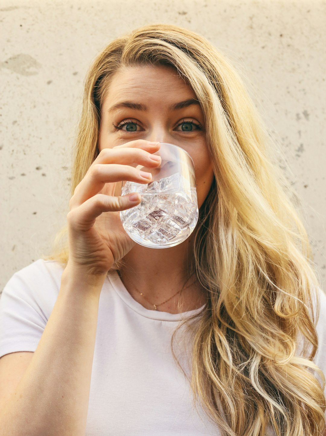 Hydration: The Simple Habit She Never Skips (image credits: unsplash)
