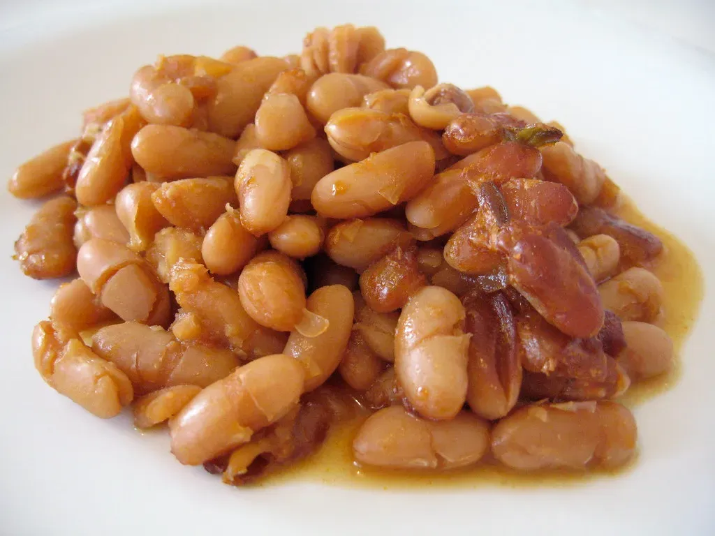Beans Provide Resistant Starch and Prebiotic Fiber (Image Credits: Flickr)